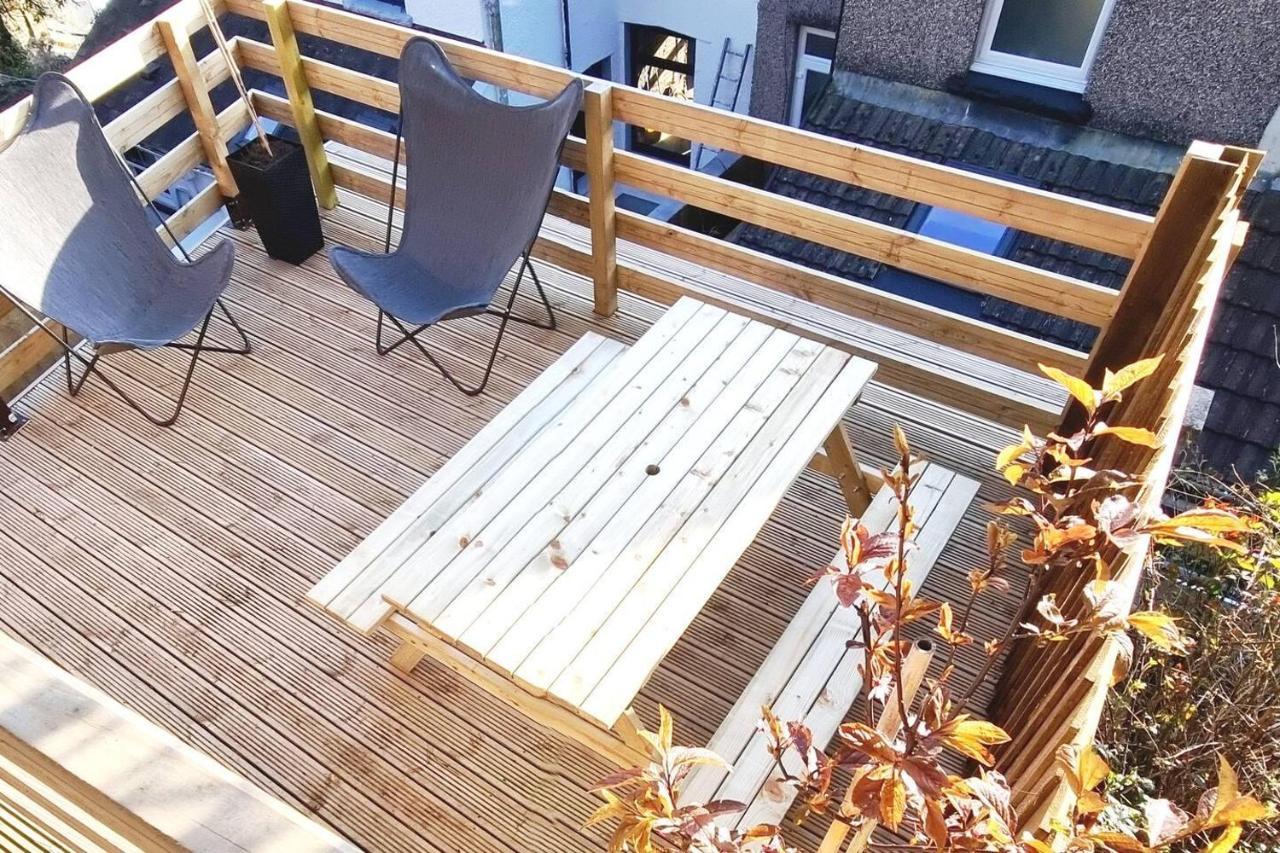Modern 4-Bedroom Townhouse With Private Garden Abertillery Buitenkant foto
